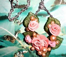 Rose necklace FREE SHIPPING with vintage pearls on silver plated chain