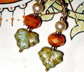 Leaf earrings with gold plate Czech glass and vintage pearl