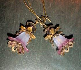 Flower earrings with bronze and hand-dyed flower beads