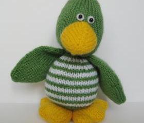 Quacky Duck toy knitting pattern - fun and easy to knit toy with this pdf pattern