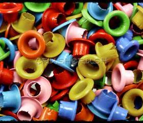  200pcs Mixed Colors 3/16' Round EYELET Scrapbooking CARD Hole Craft Kit E098