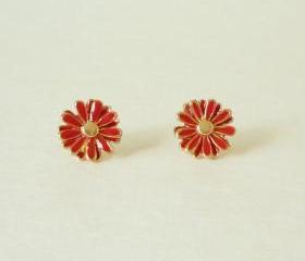 on SALE - Lovely Red Daisy Stud Earrings - Gift under 10 