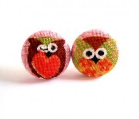 Button earrings -Hoot Hoot Owls On Purple