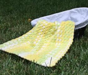 Crochet baby blanket warm yellow green white shell