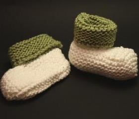 Knit baby booties shoes green white natural cotton yarn