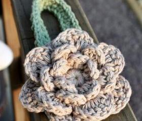 Crochet baby headband flower - Green beige cotton