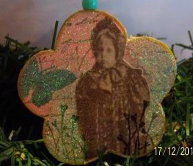 Vintage Cabinet Girl Ornament #7