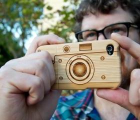 Laser-Engraved Wood iPhone Case Resembling a Camera(light color-for iphone 4/4s)