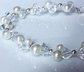 Wedding Bracelet / Bridal Bracelet - Swarovski crystals and Ivory pearls