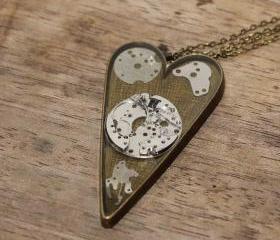 Pretty steampunk style heart-shaped pendant