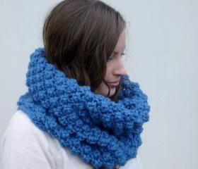 Chunky berry stitch snood in blue