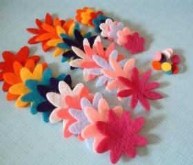 F115 --- 30 Felt flowers (10 colors and 3 shapes plus centers)