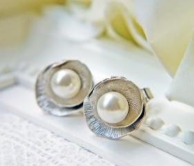 Swarovski Crystal Pearl Wedding Earrings. White Pearls And Lotus Leaves Earrings. Matte Silver Bridal Earrings.