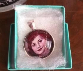 Memorial Wedding Bouquet Charm Circle Charm with Baby Blue Gift Box