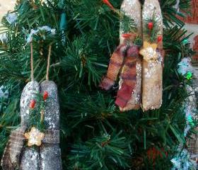 Primitive Grungy Candle Ornament Set - With Berries, Greenery, Golden Star and Homespun Tie 