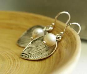 Silver leafs with white fresh water pearls and sterling silver - Pearl Earrings
