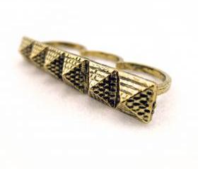 Pyramids Triple Finger Ring