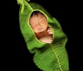 GENUINE ORIGINAL DESIGN Baby girl boy newborn unigender green sweet Peapod Pea Pod cocoon photography props shower