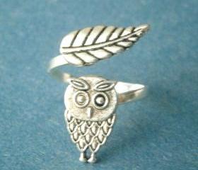 owl ring with a leaf wrap style