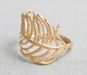 Feather ring in gold