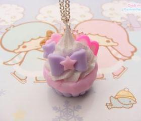 Tempting cupcake necklace