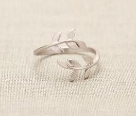 Bay Leaf Ring in silver