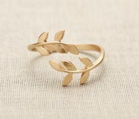 Bay Leaf Ring in gold