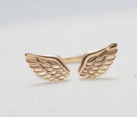 Angel Wings Ring in gold