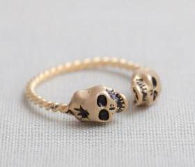 tiny skull heads ring in gold