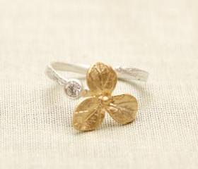 gold flower with rhinestone adjustable Ring