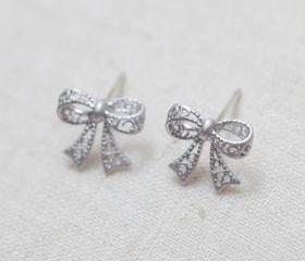 Cute bow Earrings in silver