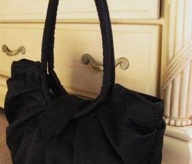 Large black simple pleated classic purse