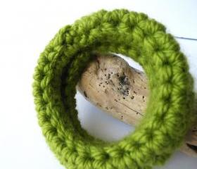 Chunky Crochet Bracelet. Woolenl Bangle. Lime Green Wristband Fall Winter Fashion. Light. Trendy Bracelet. Handmade by SteamyLab.