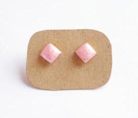 SALE - Bright Pearl Pink Rhombus Stud Earrings - 10 mm - Gift under 10