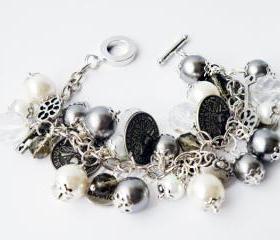 Charms Bracelet. Pearl Bracelet. Beaded Bracelet. Chunky Jewellery. Handmade by SteamyLab.