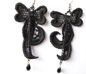 Vintage Black Lace Hook Earrings. Hand dyed. Long Earrings. Upcycled jewelry. Made in Italy. Handmade by SteamyLab.