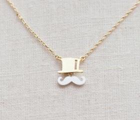 Mustache and top hat necklace in gold 