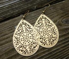 Gold filigree earrings. Dangle earrings. Gold jewelry. Gold Hoop earrings. Gold metal earrings. Boho. Bohemian earrings.