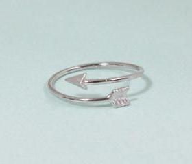 Tiny arrow adjustable ring in white gold, everyday jewelry, delicate minimal jewelry, knuckle ring