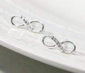 Infinity earring in silver