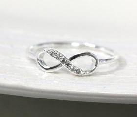 Dainty infinity ring 5 size in silver