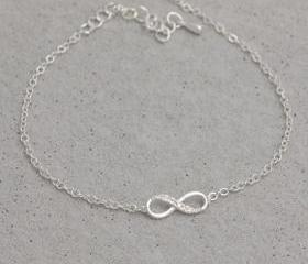 Infinity bracelet in silver