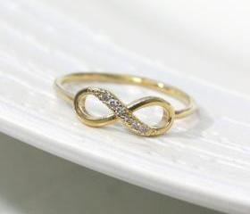 Dainty infinity ring 7.5 size in gold