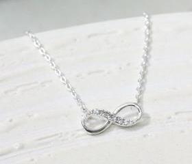 Infinity necklace in silver, everyday jewelry, delicate minimal jewelry