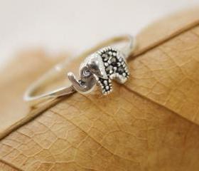 Lovely Sterling Silver Elephant Ring