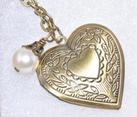 Heart Locket Necklace,Bridesmaid Gift,Friendship Necklace,Velentines Day Gift
