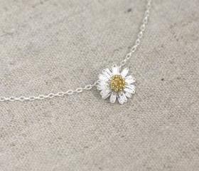 Tiny daisy flower Necklace
