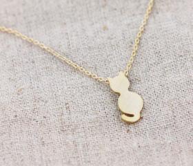 Tiny cat necklace
