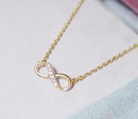 Infinity necklace in gold, everyday jewelry, delicate minimal jewelry