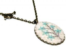 Antique Embroidery Pendant Nedklace Wool turquoise flower